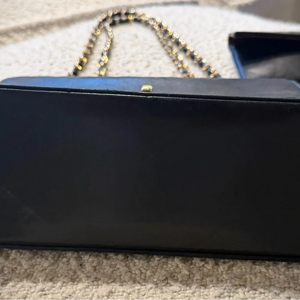 CHANEL Vintage Black Quilted Leather Shoulder Bag and matching wallet - Picture 4 of 6